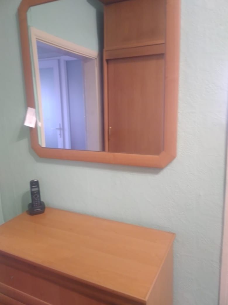 Продаю комод с зеркалом