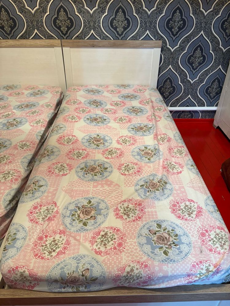 ПРОДАМ две кровати с МАТРАСОМ