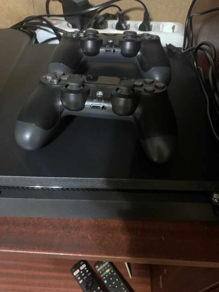 срочно продаю Sony Playstation4