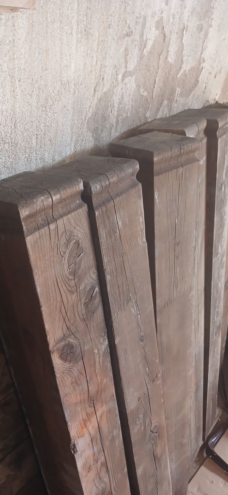 Балясина  деревянная  стойка для перил лестниц.