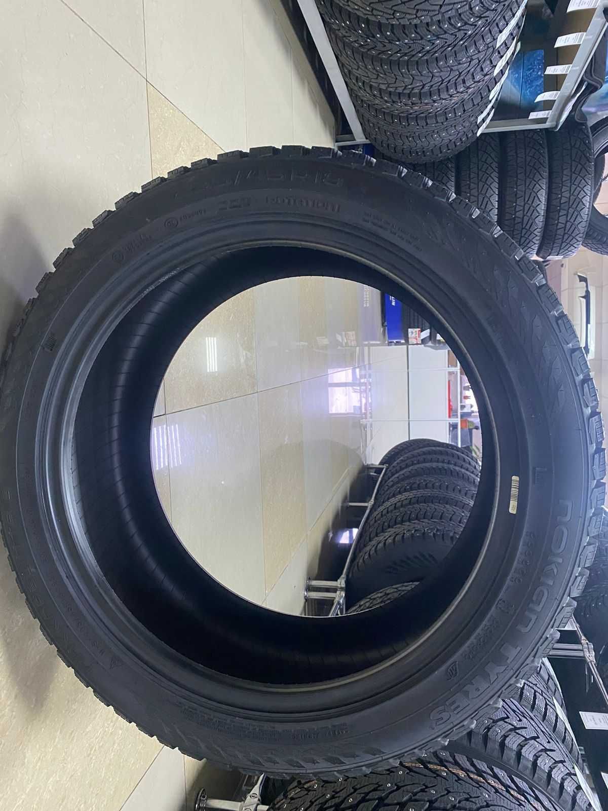 Автошина 235/45 R18 Nokian HKLP 9 98Т (шип)