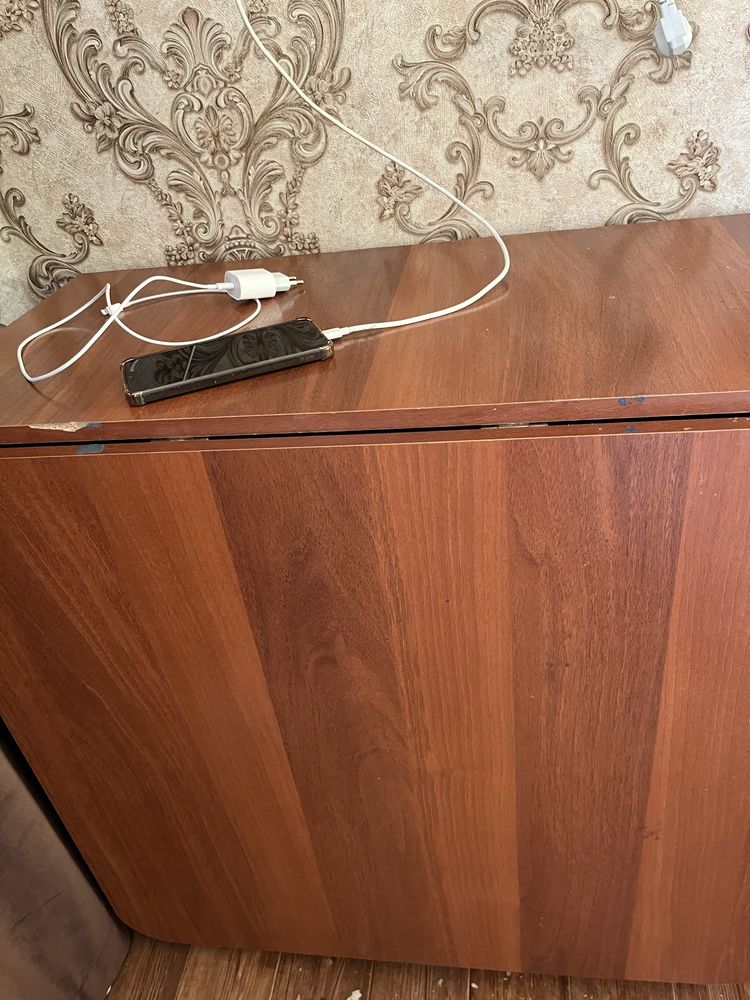 Срочно продам книжный стол