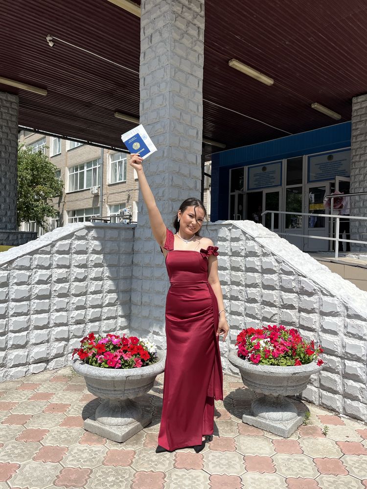 Продам платье, покупала на вручение, надевала один раз