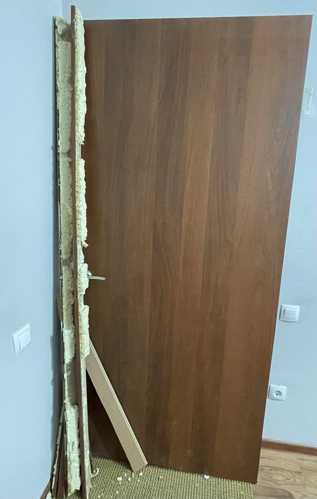 Продам дверь б/у