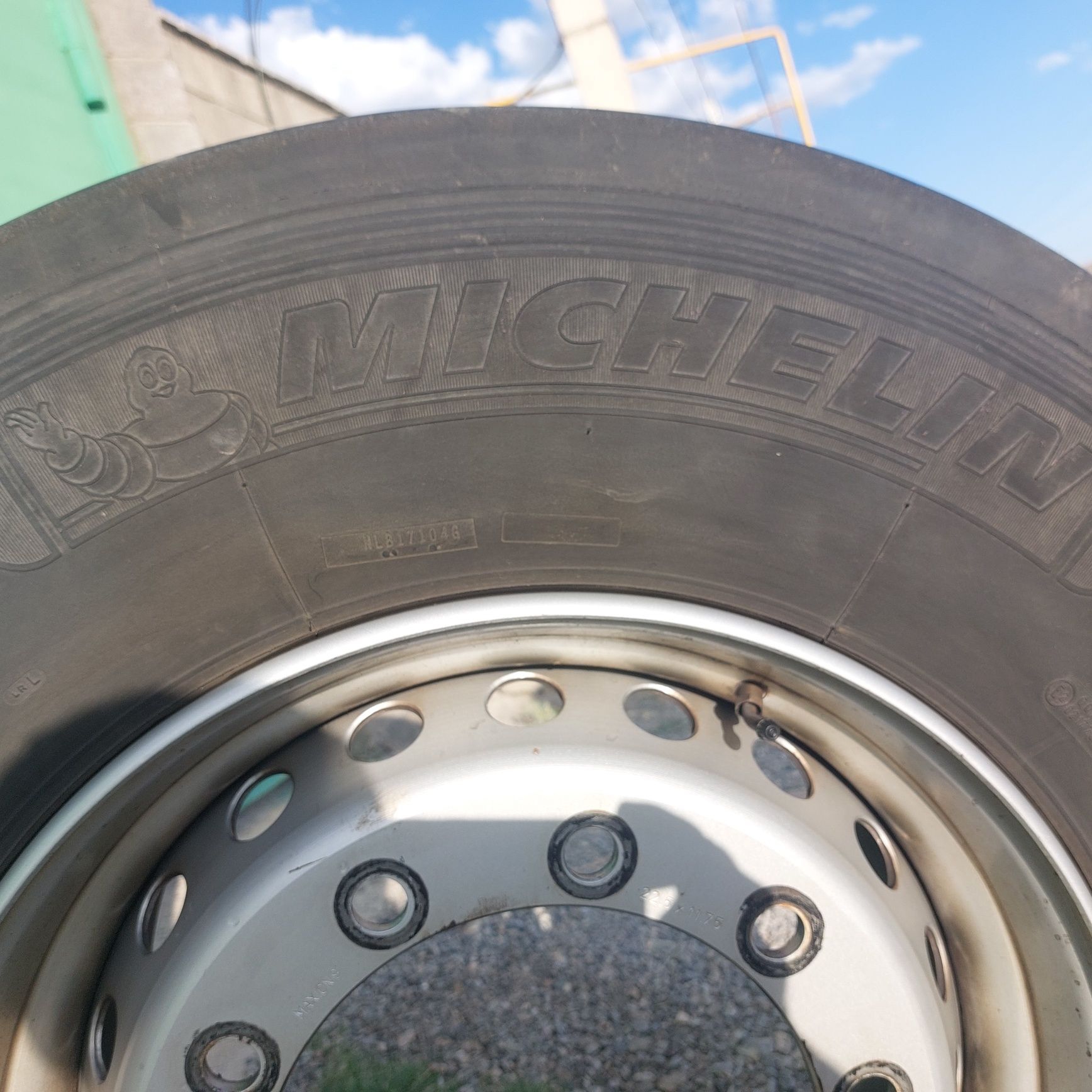 Продается прицепные шины