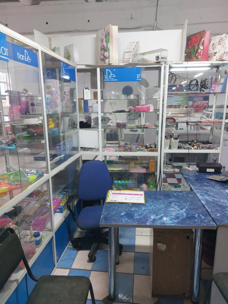 Продам 2 офисных стола