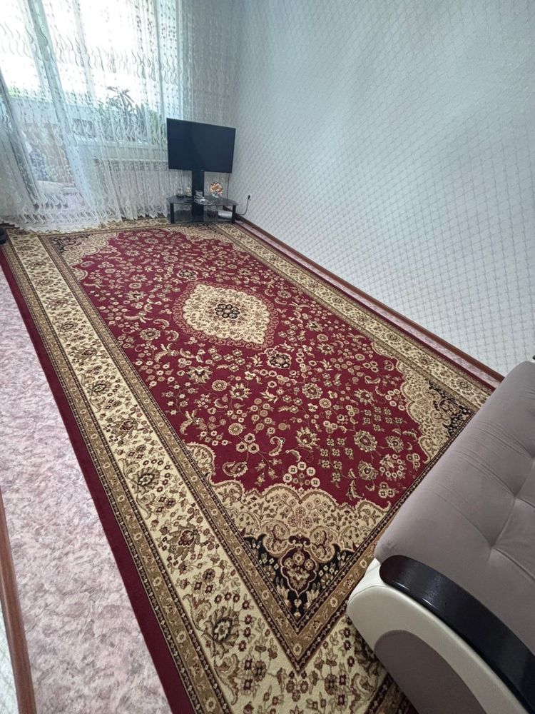Продам ковер срочно зал