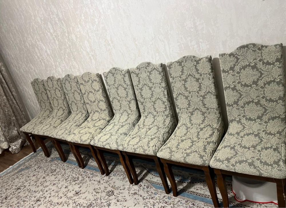Б/у Стол и стулья