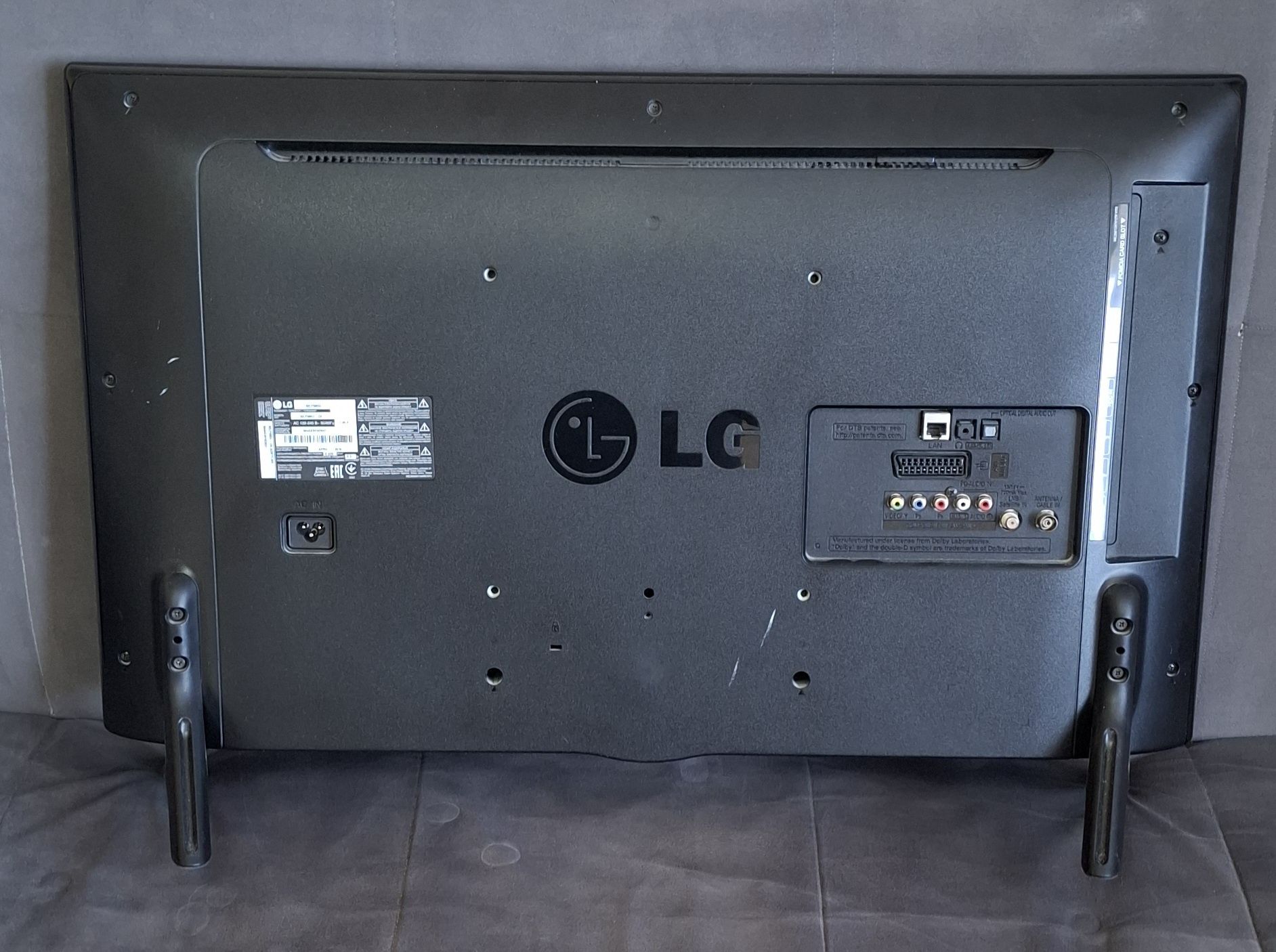 Lg Smart Tv (81cm)