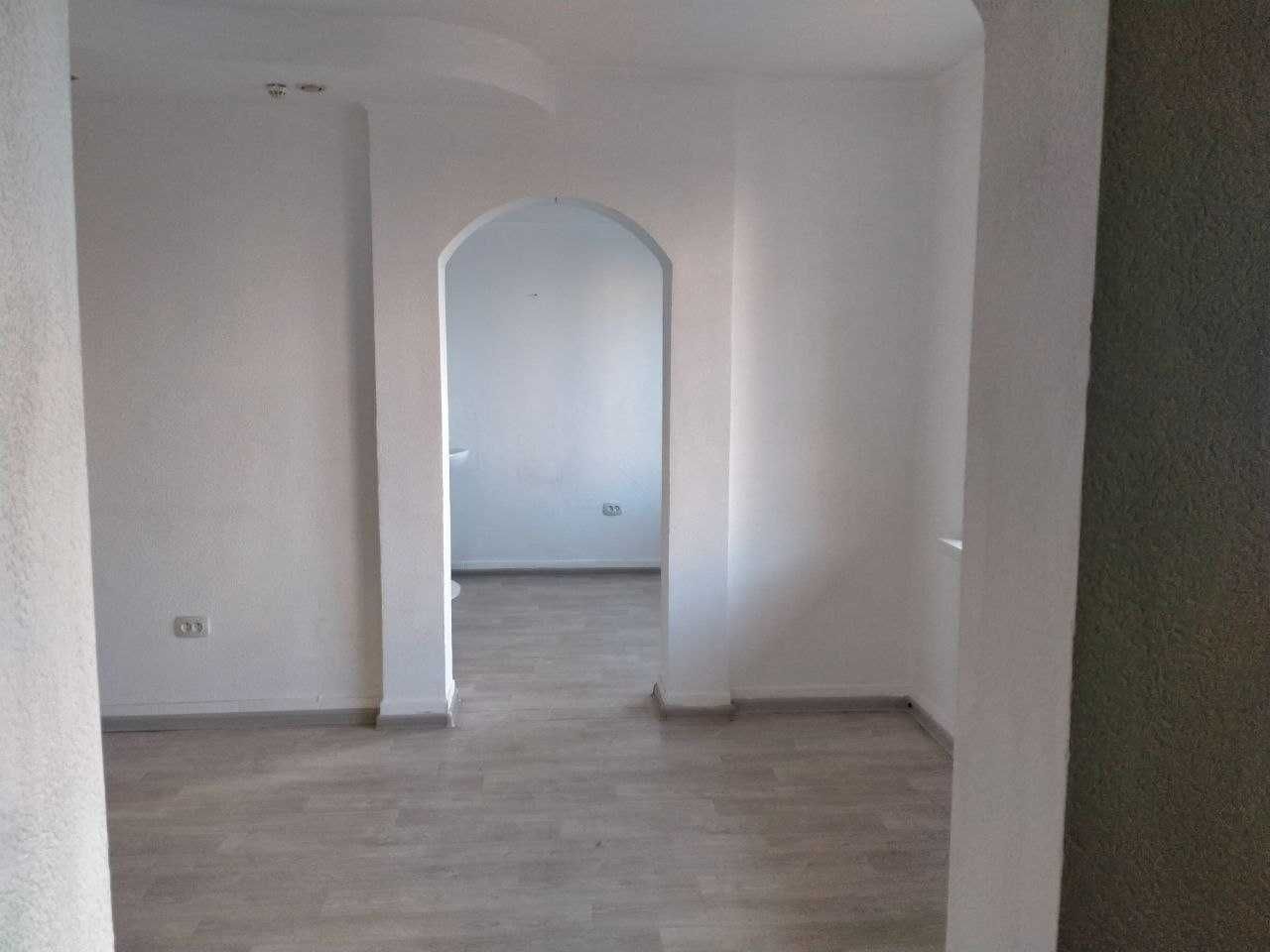 Продажа салона, магазина, офиса. Центр, первая линия, парковка.