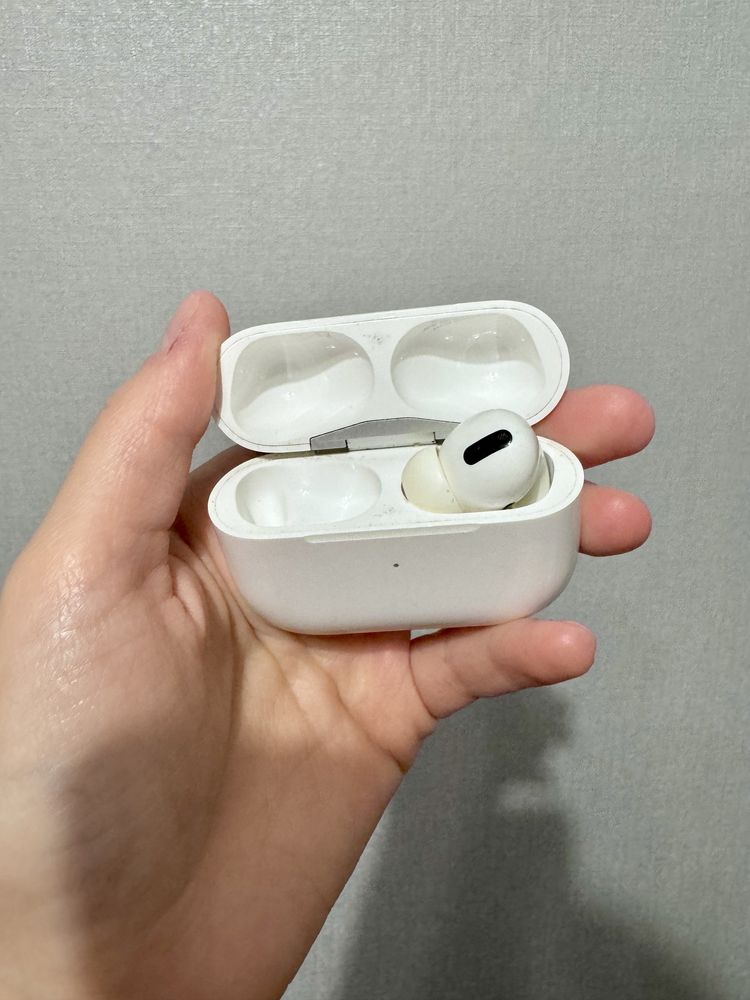 Наушники Эирподс AirPods Pro кейс + правый наушник