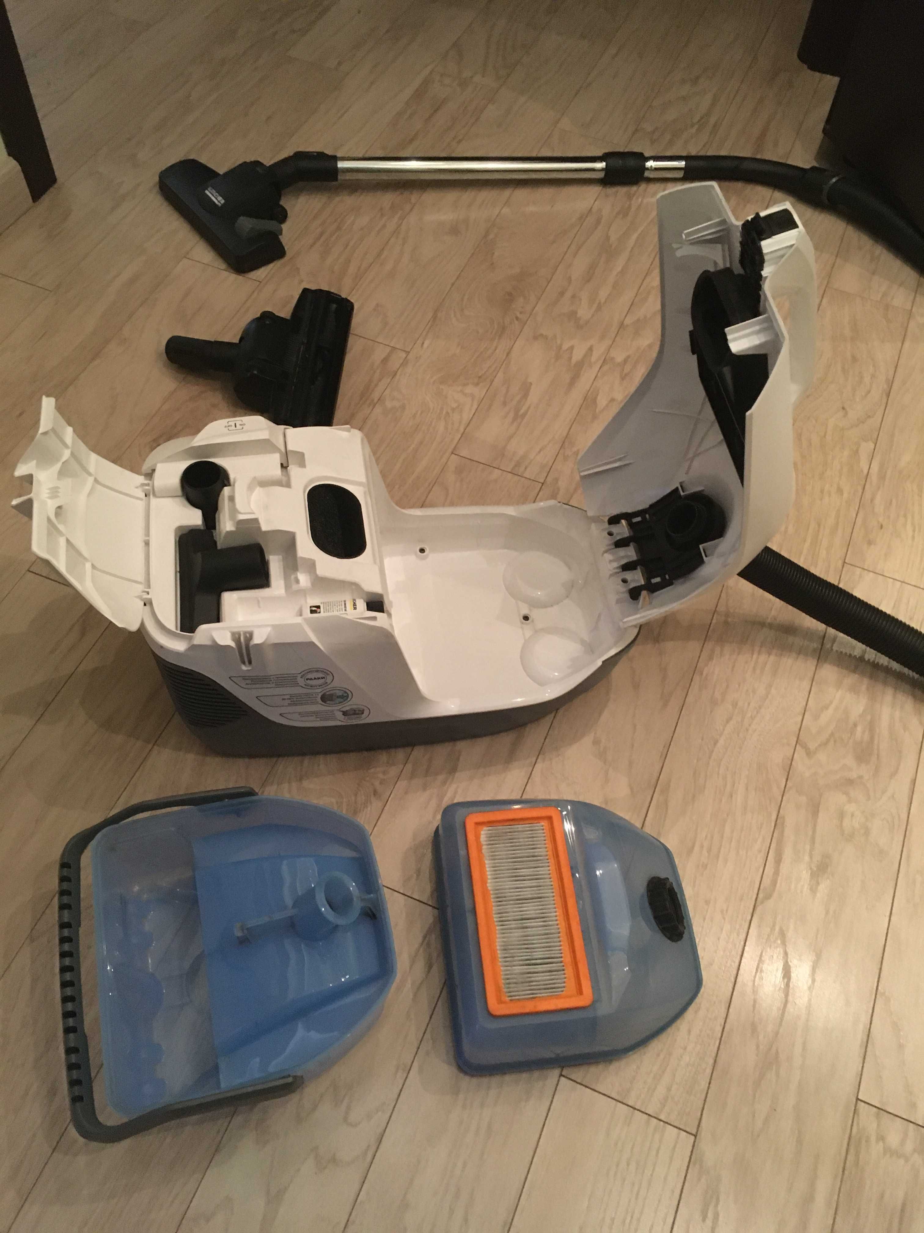 Бытовой пылесос Karcher с аквафильтром профессиональный