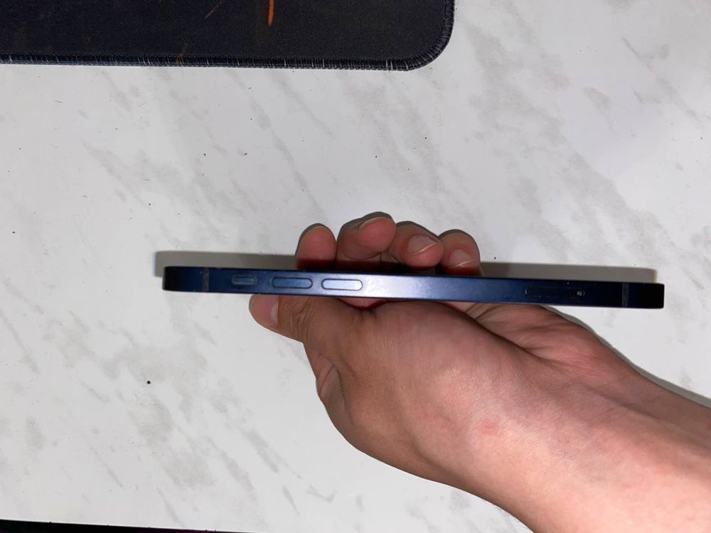 Продам (обмен) iphone 12