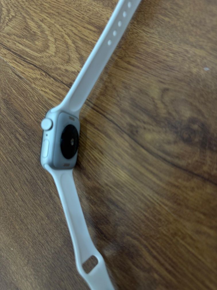 Apple watch SE (2 поколения)