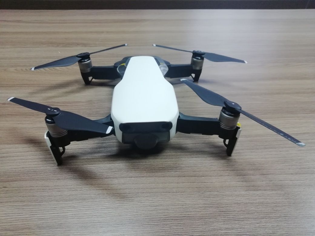 Квадракоптер DJI MAVIC AIR