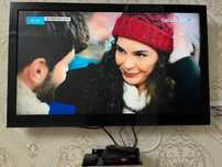 Телевизор 71 см Эленберг, есть Wi-Fi и YouTube. С кронштейном.