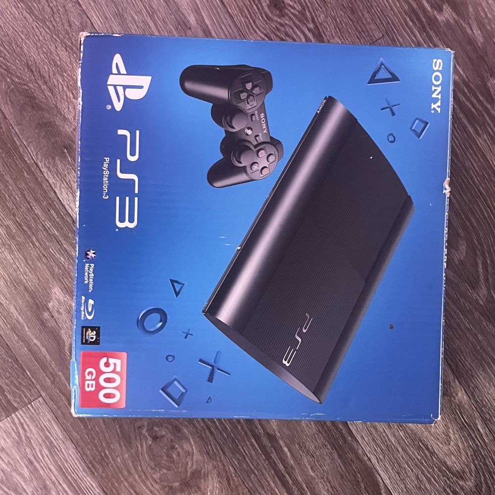 Sony PlayStation 3 с играми и джойстиками