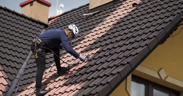 Покраска крыши кровли фасада домов зданий