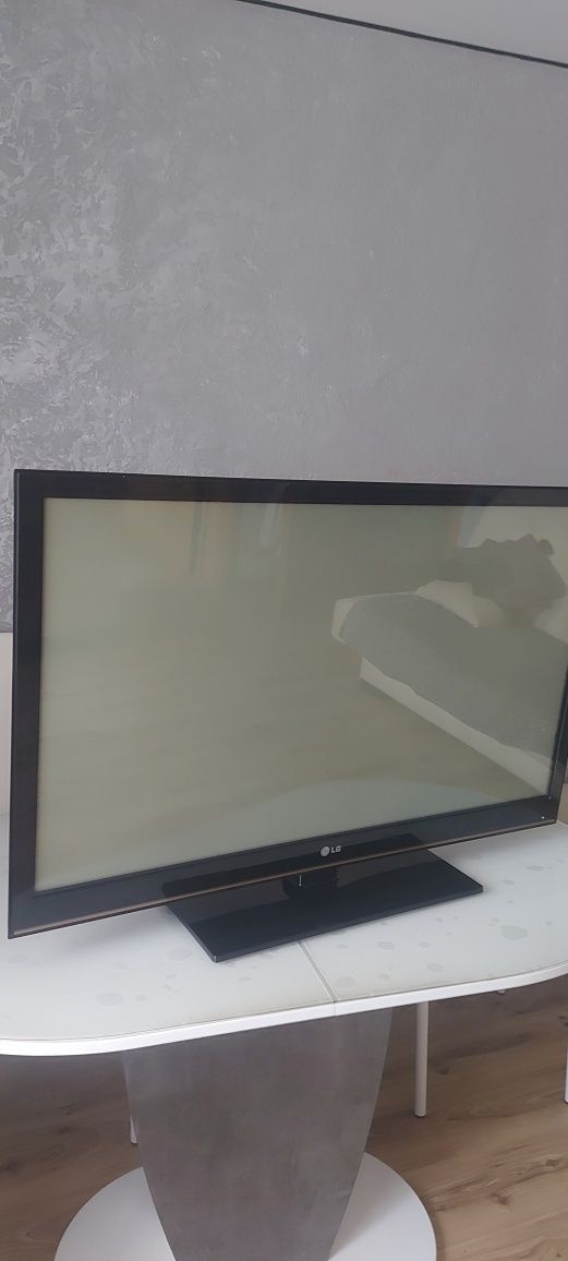 Телевизор LG 42"