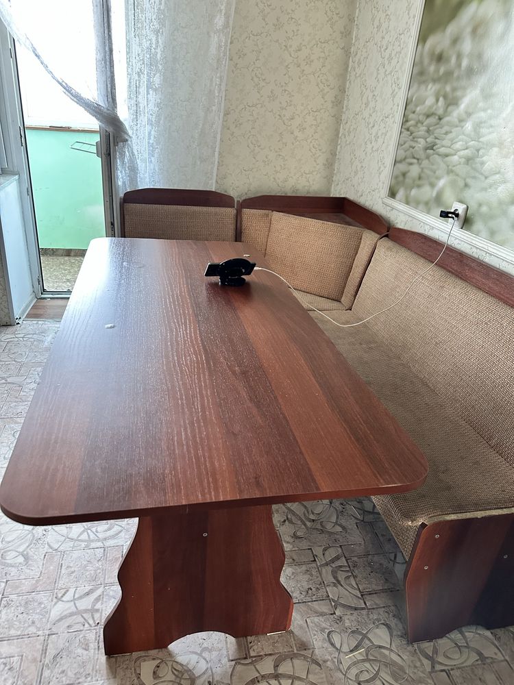 Продам стол б/у не дорого