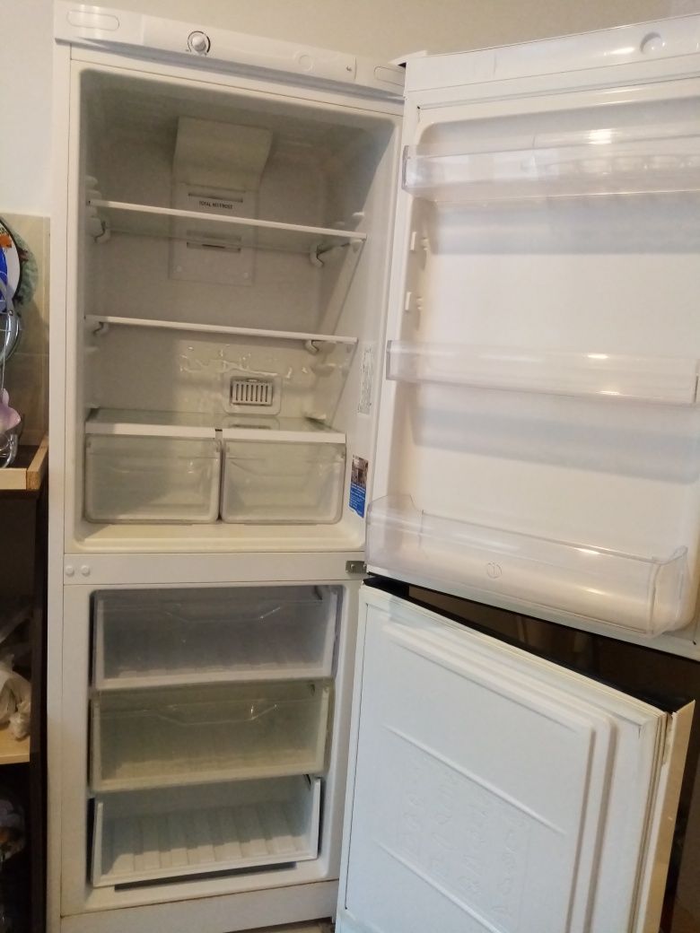 Холодильник INDESIT "No Frost"