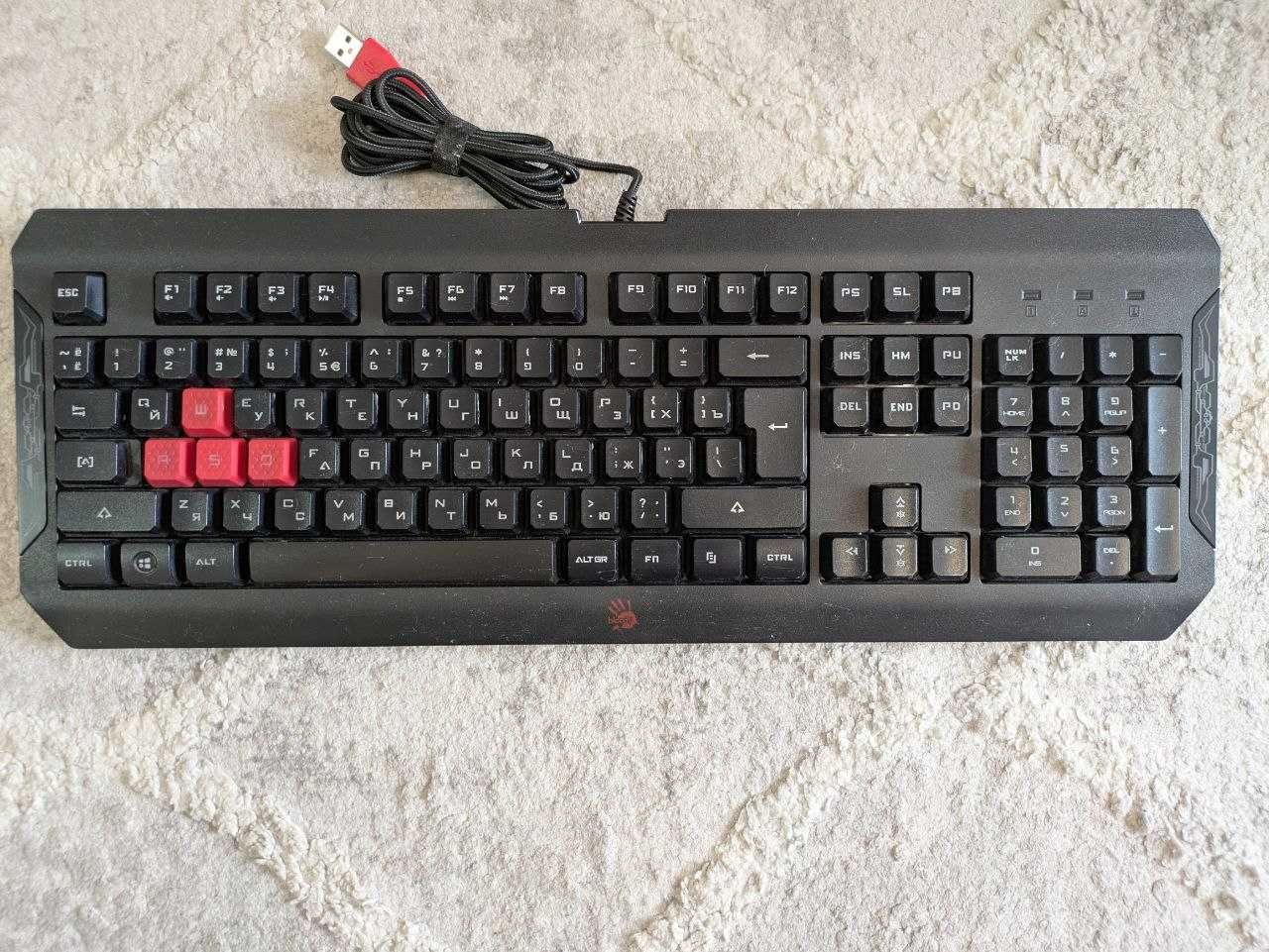 Клавиатура Bloody Q100 — отличное состояние