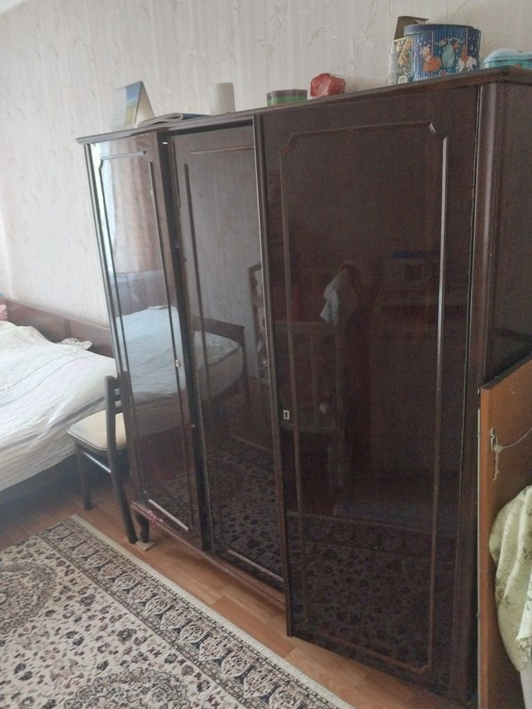 Шифоньер  срочно Румынский
