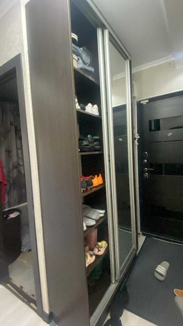 Продам шкаф в прихожую