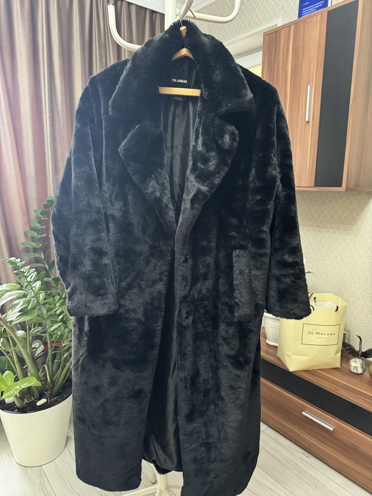 Продам шикарную черную шубу длинную кофта Celine