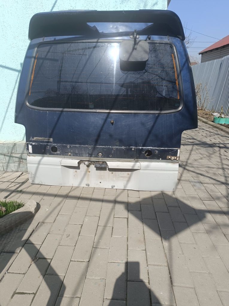 Продам запчасти на Митсубиси делику