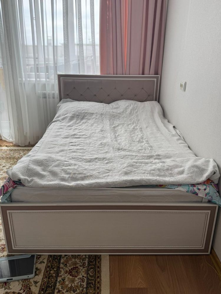 Кровать спальная