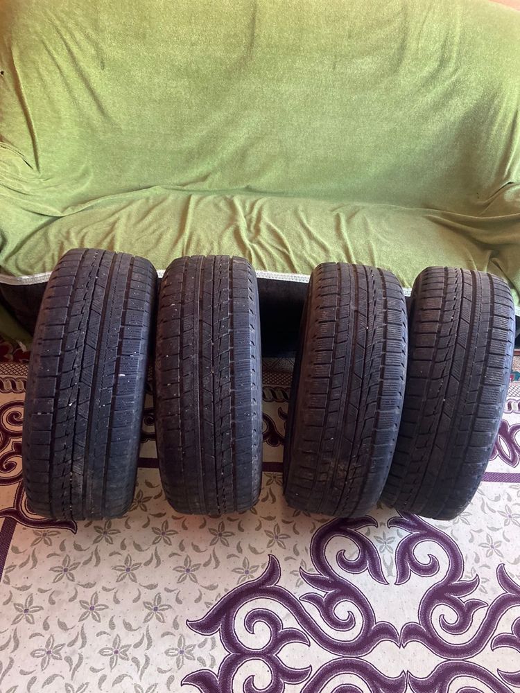 Зимнный шина R17 215/55 хорошом состояние есть торг в таразе срочно