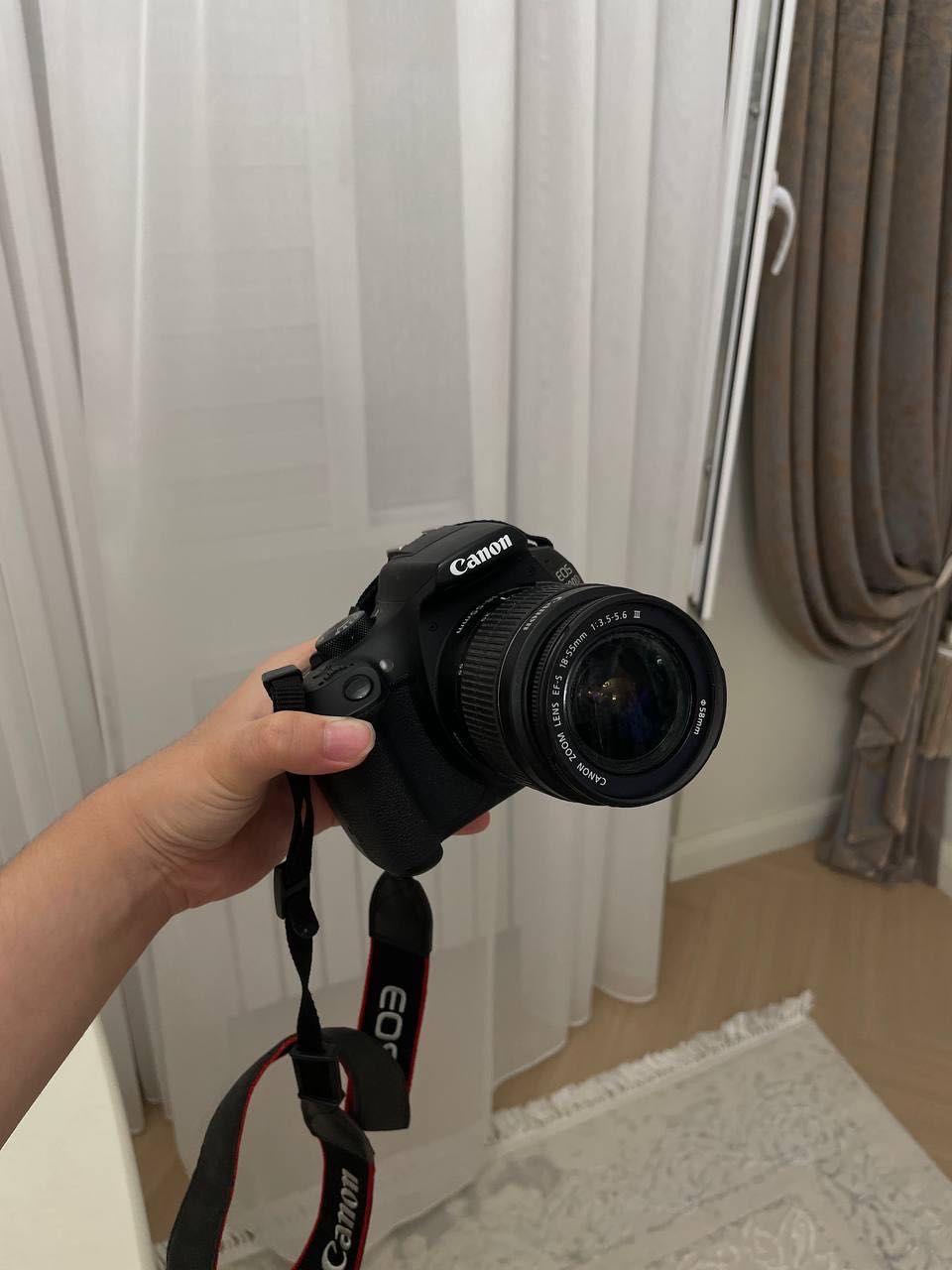 Цифровой Фотоаппарат Canon 1300D Kit 18-55mm + Штатив/Трипод