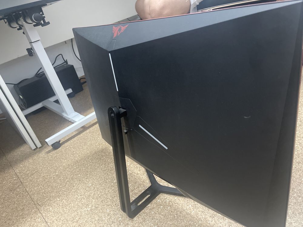 Продам игровой монитор 32’