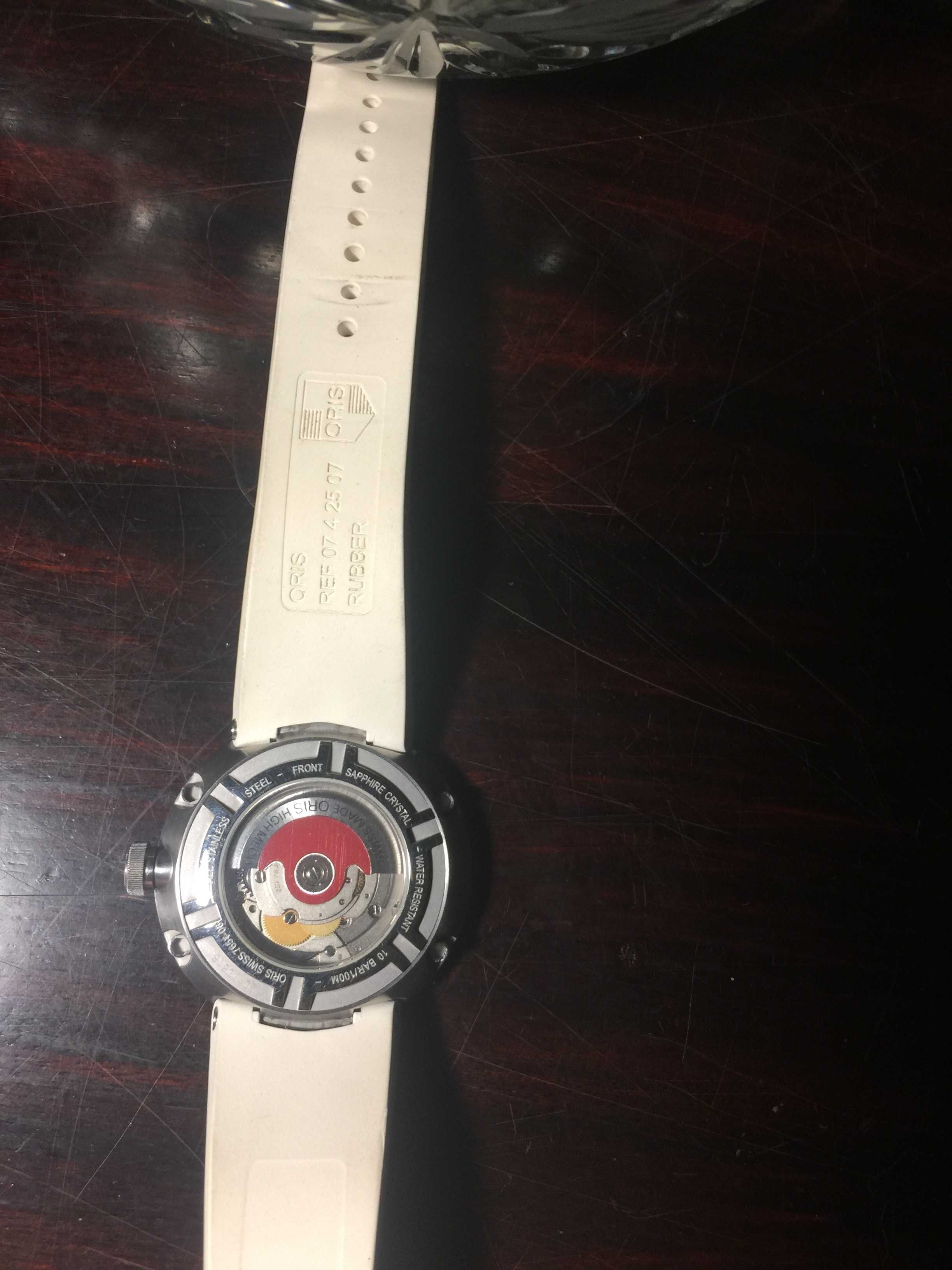Швейцарские часы Oris! Унисекс! Белые ! В Отличном состоянии!