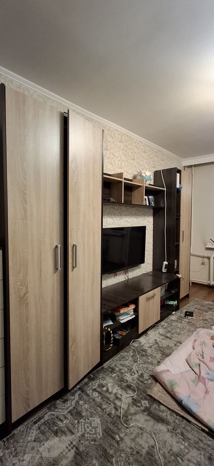 Продам горку для гостиной