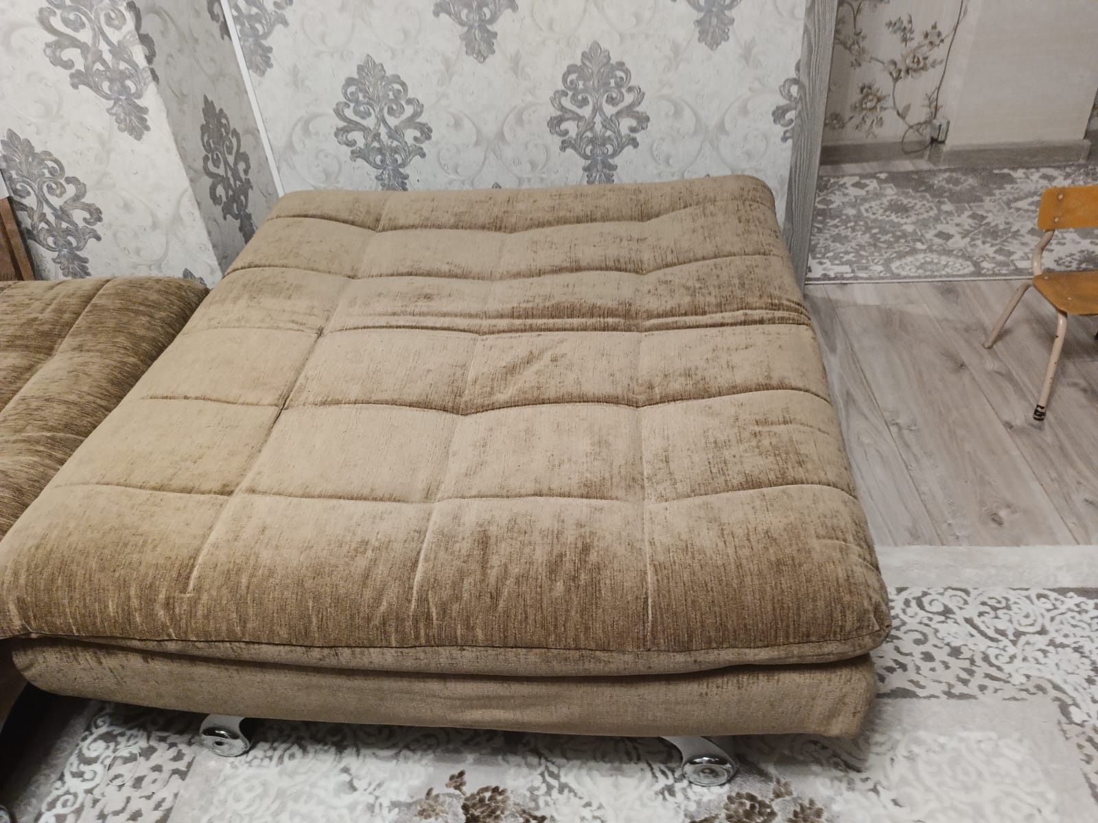 Продам диван с 2 креслами
