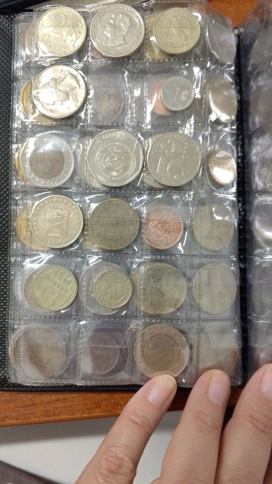 Продам коллекцию монет можно по-отдельности .