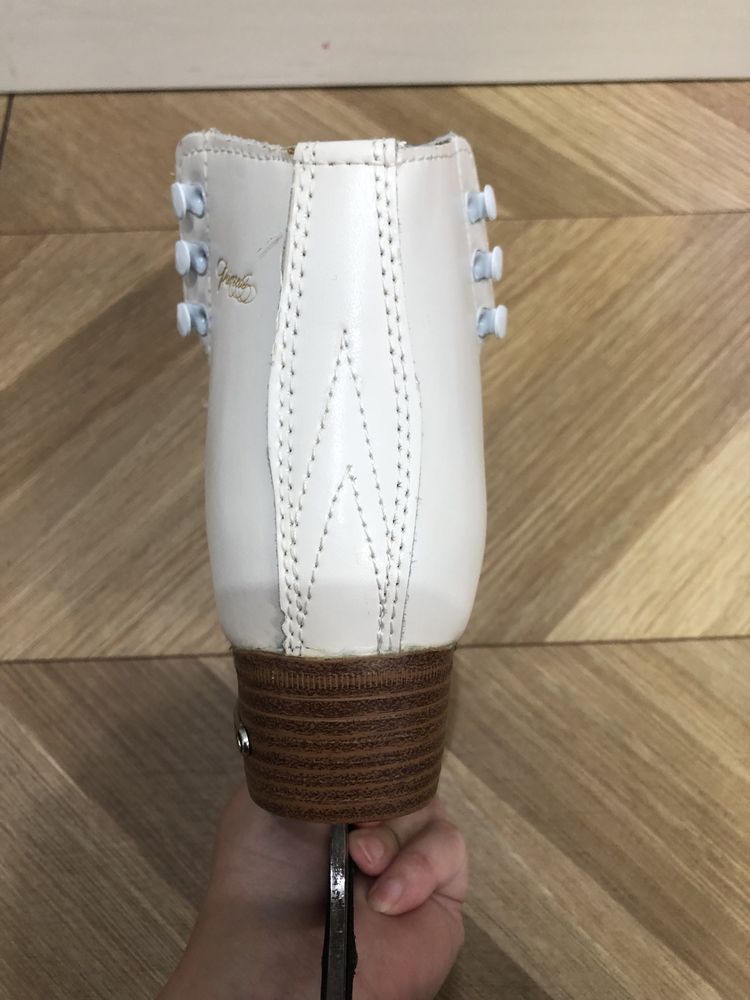 Продам коньки BAUD