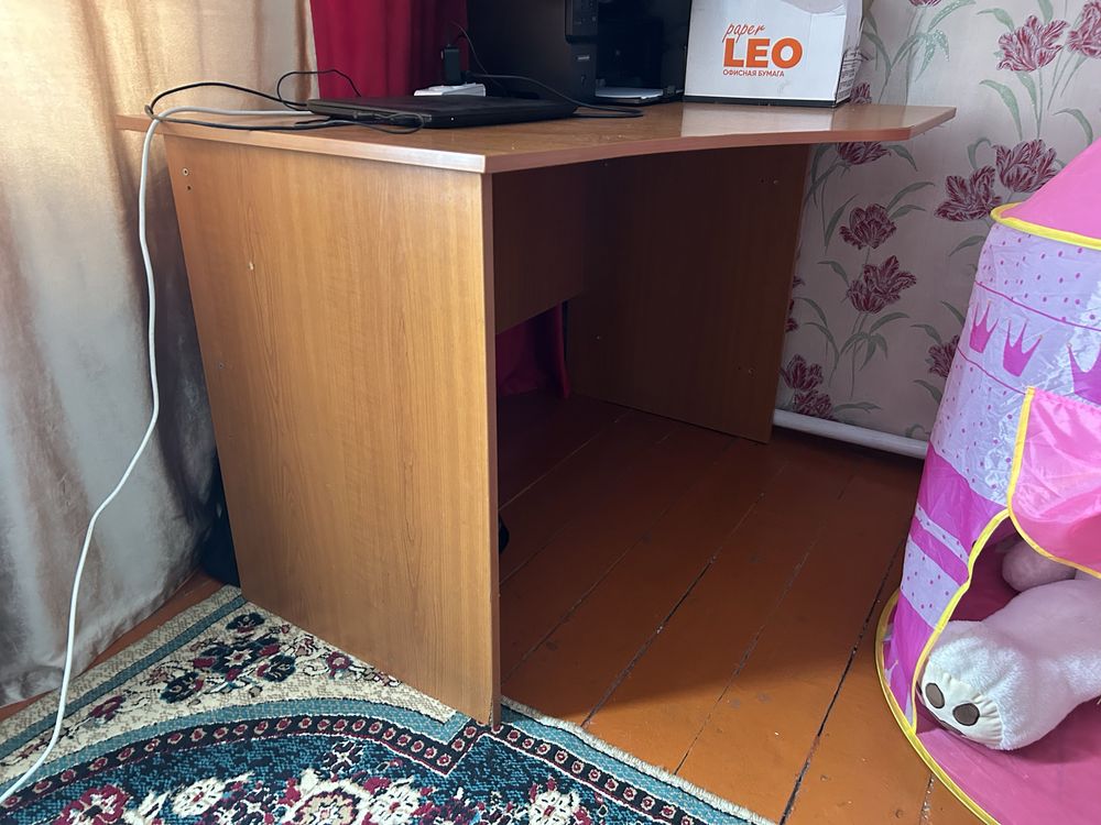 Продам 2стол и 4 стулчик