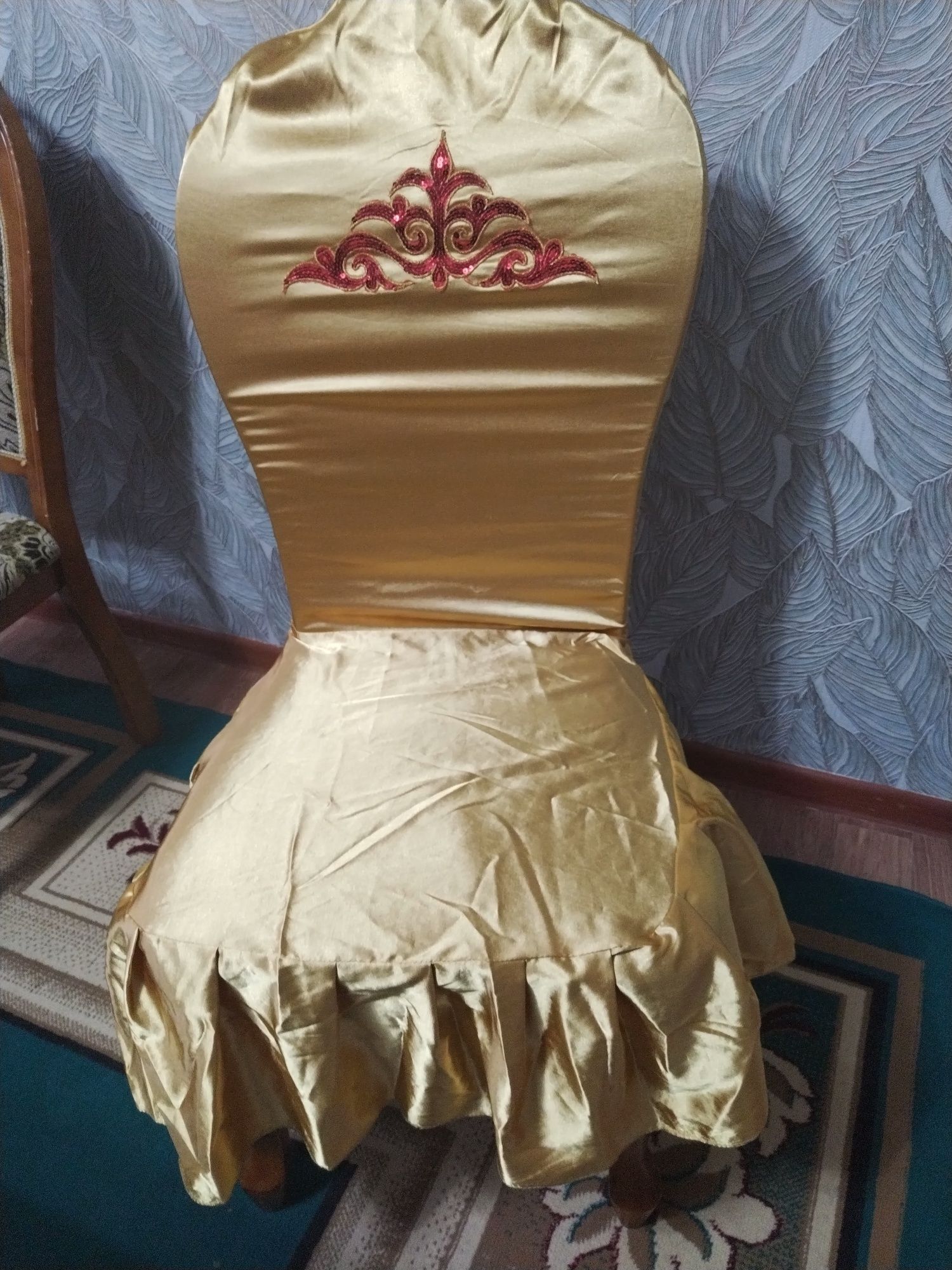 Продам чихол на стуля