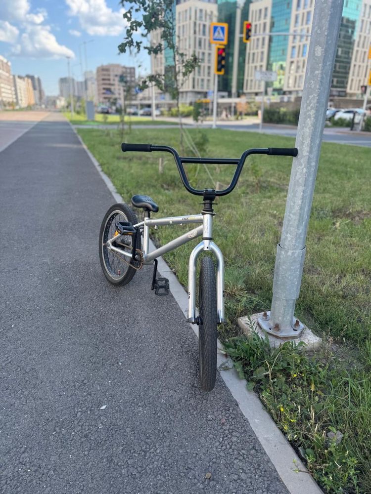 Продаем велосипед BMX FNIX