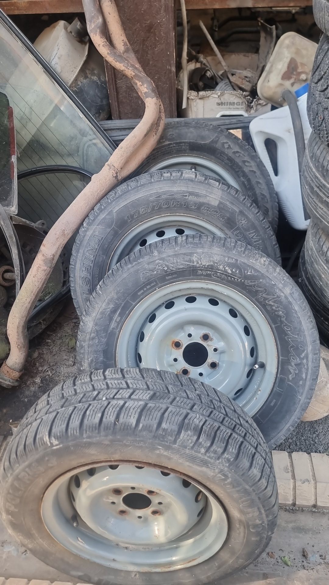 Hankook покришка  4 штук 185/55/R15.  (на жугули   ест все запчасти)