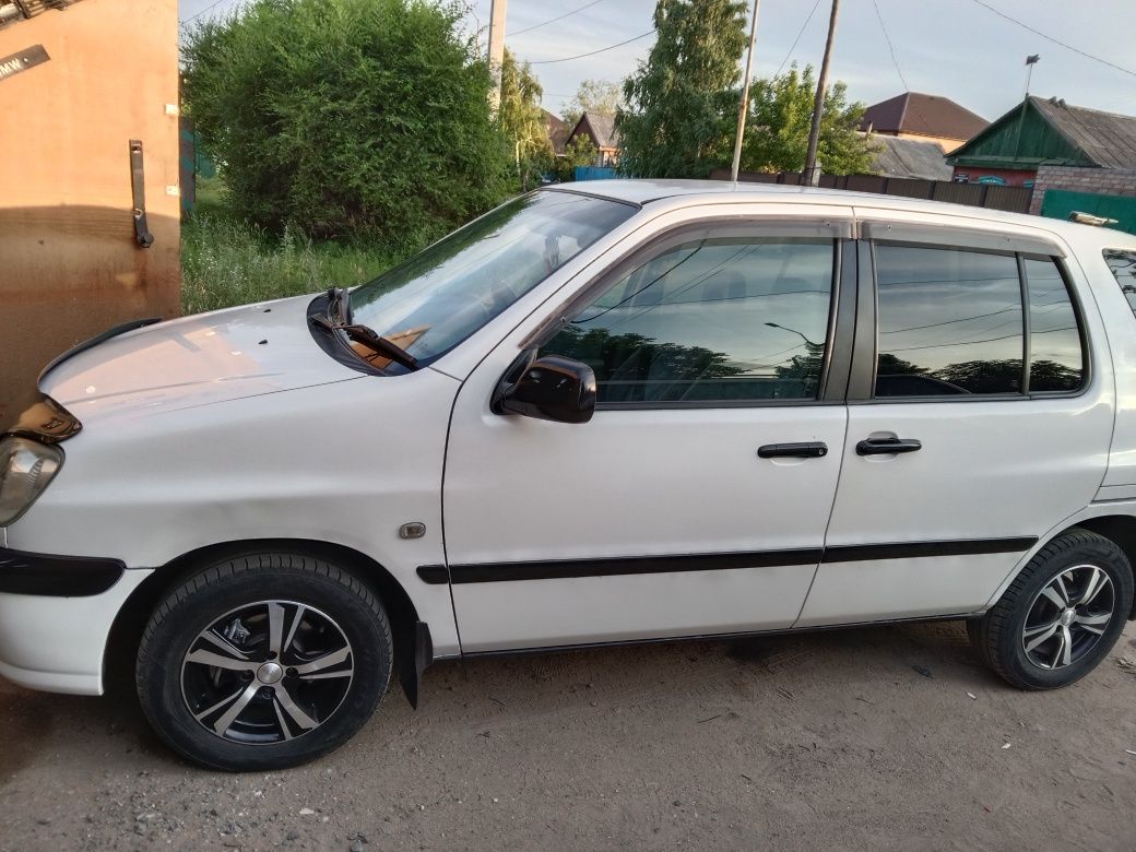 Продам отличную тойота raum