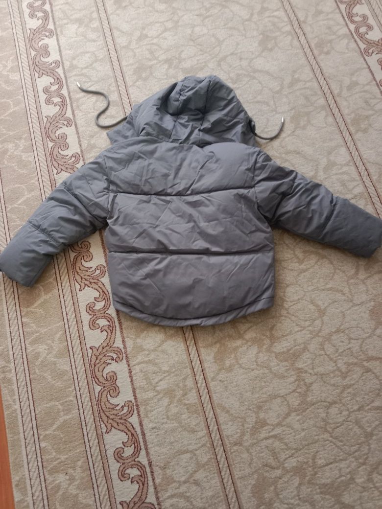 Продам 2 женских курток новый ни разу не одевались!