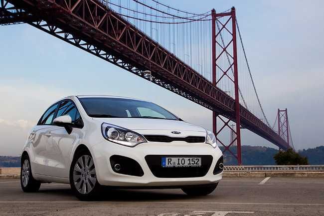 Решетка на Киа Рио 12- хечбек Kia Rio 12- HATCHBACK