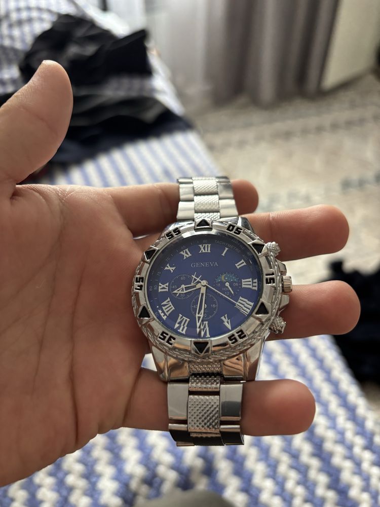 Продам часы geneva