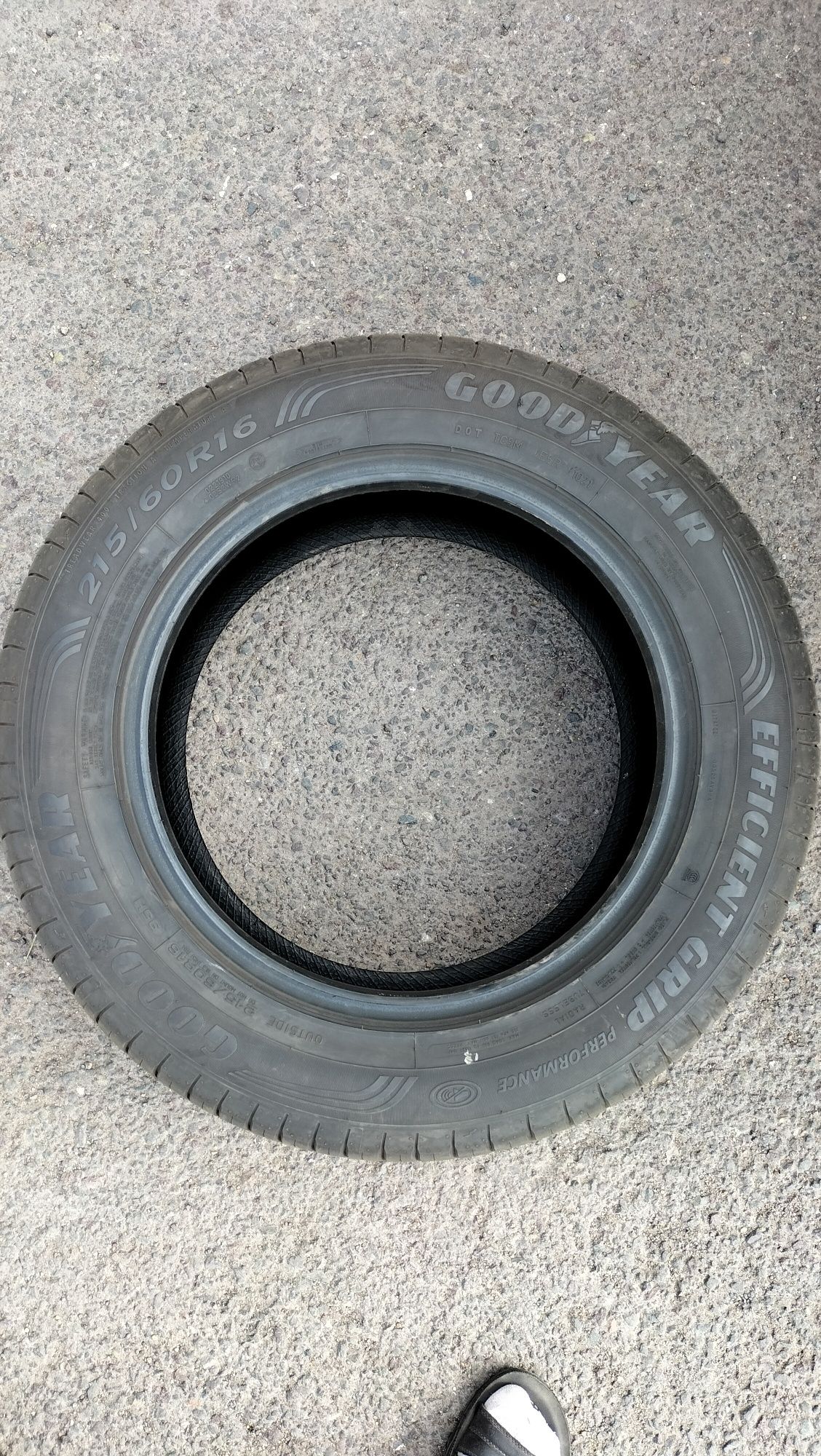 Продам резина 215/60 R16