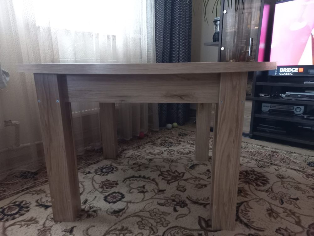 Продам стол обеденный