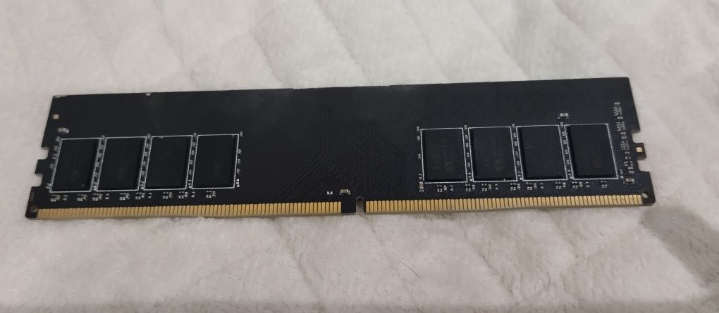 Новая Плашка 8 гигов DDR 4